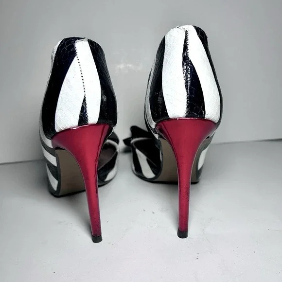 Betsey Johnson Princess Pump 7.5 d'Orsey Style Stiletto Black And White Stripe - Picture 4 of 9